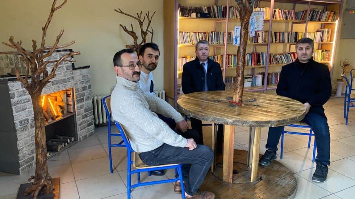 İlçe Milli Eğitim Müdürümüz Necati TEKBAŞ ve Şube Müdürümüz Mustafa KIZILAY okulumuzu ziyaret ederek ikinci dönem hazırlıkları hakkında bilgi aldılar.